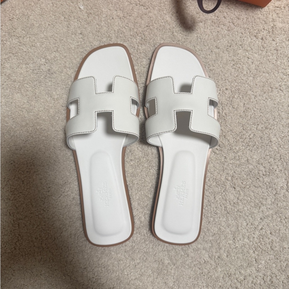 BNIB Authentic Hermes white Oran sandals EU 37.5 US 7.5